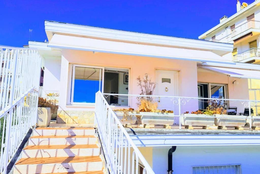 Attico Sul Mare A Sanremo Apartment Exterior photo